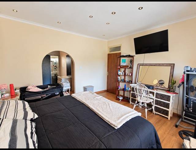 3 BEDROOM HOUSE FOR SALE IN STRUBENVALE